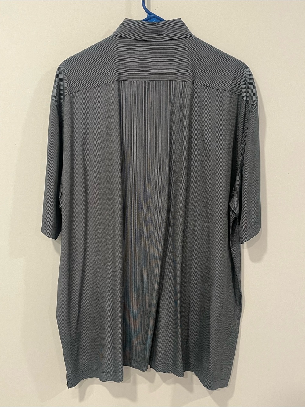 Men’s Gray Short-Sleeve Button-Up Shirt - Picture 4 of 4